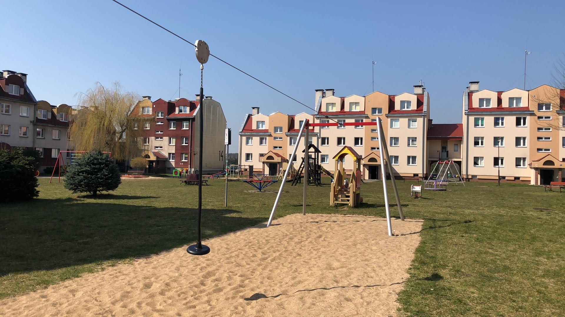 Zdjęcie przedstawiające tyrolkę dla dzieci