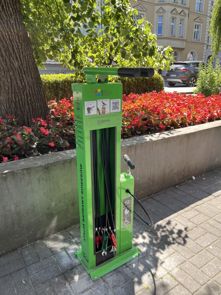 Zdjęcie do projektu Sprawny rower! - montaż samoobsługowych stacji naprawczych.