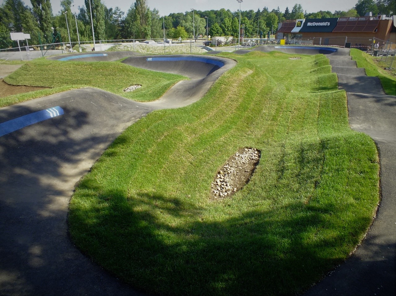 Zdjęcie do projektu PUMPTRACK – asfaltowy tor rowerowy.