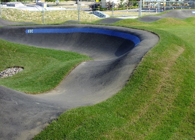 Zdjęcie do projektu PUMPTRACK – asfaltowy tor rowerowy.
